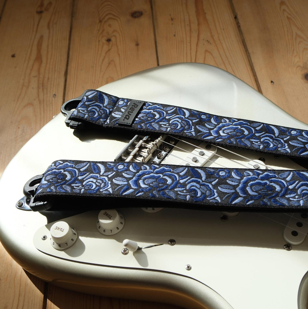 R1 Locking Guitar Strap- Midnight Rose