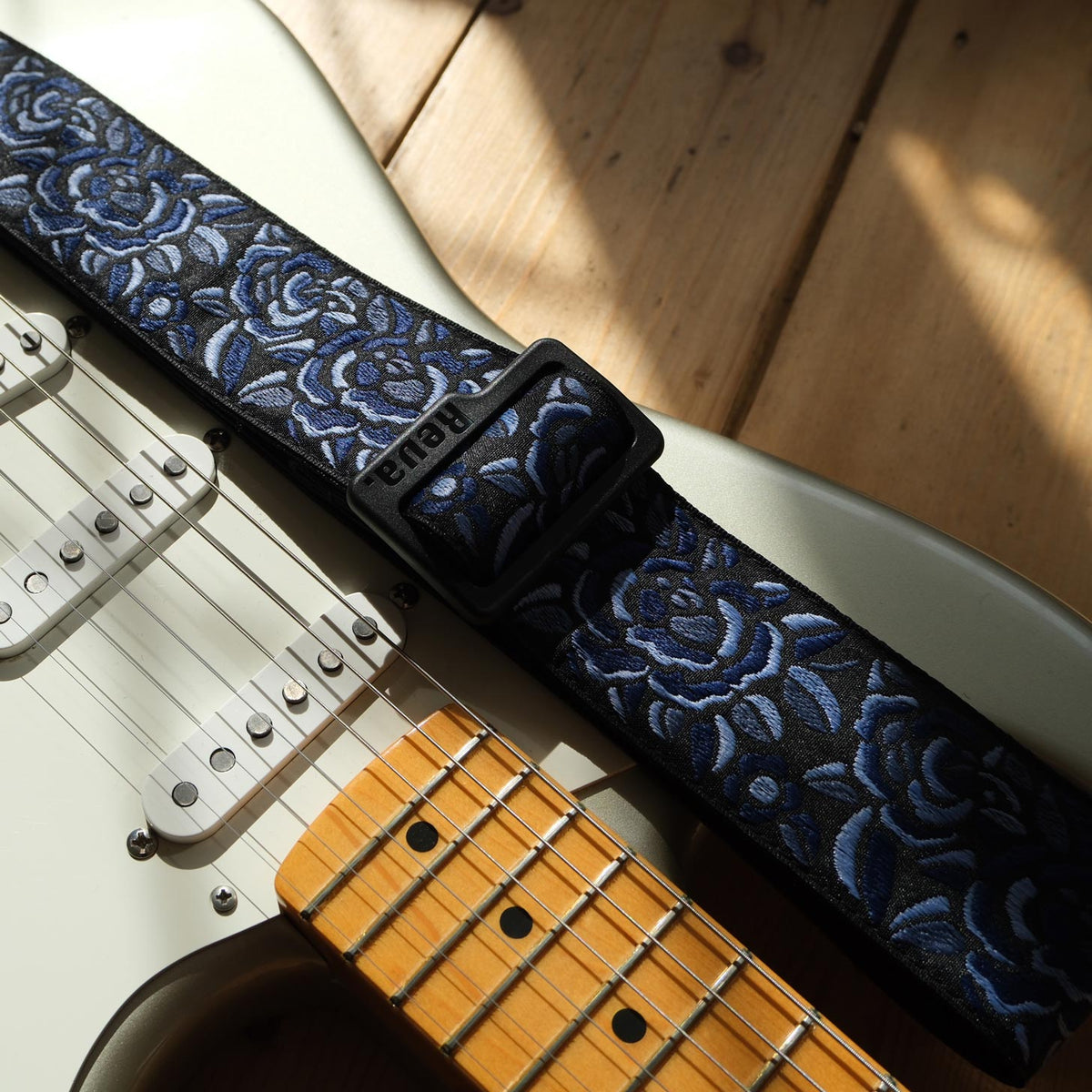 R1 Locking Guitar Strap- Midnight Rose